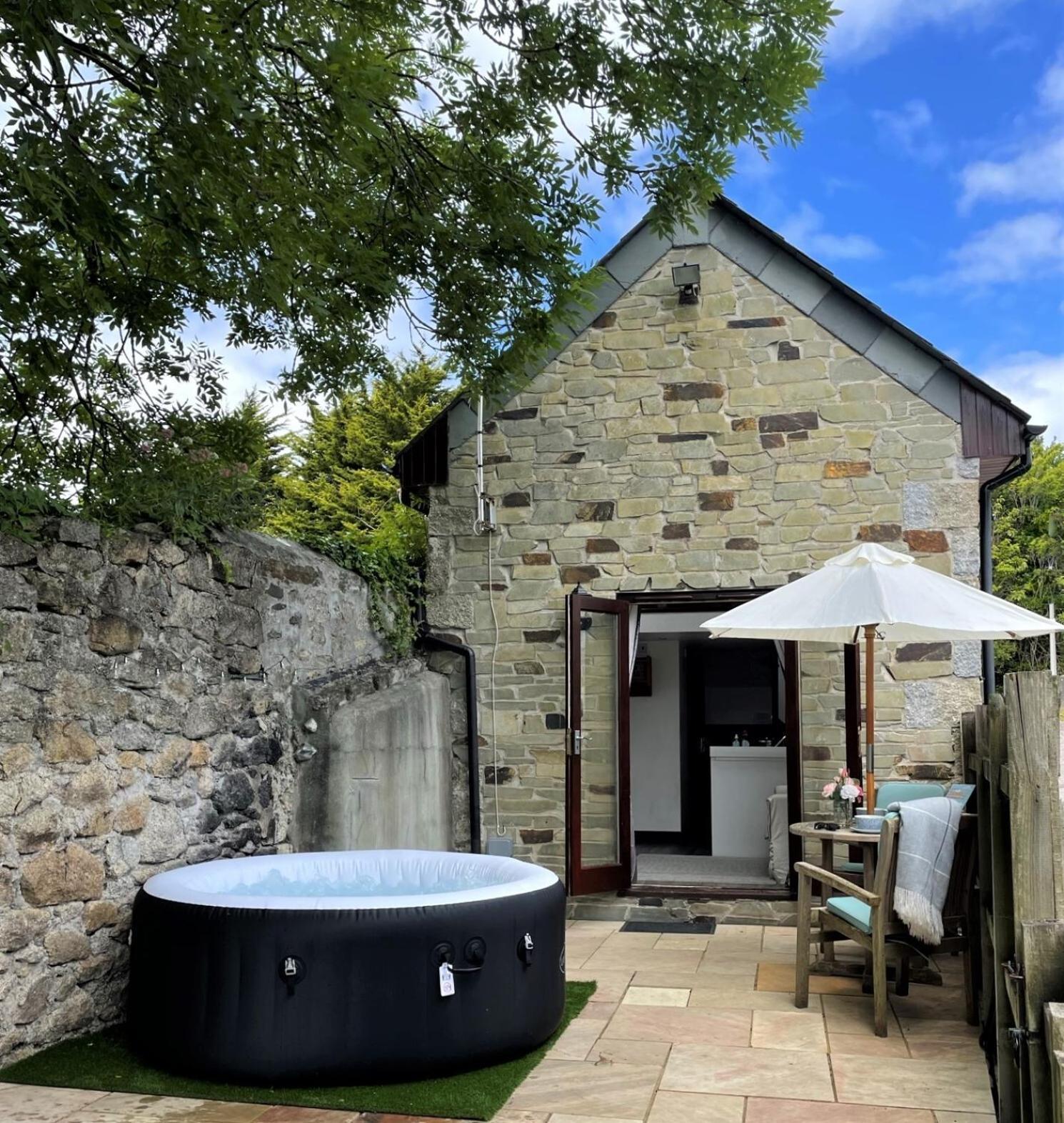 The Stables - Detached Cottage With Private Garden & Hot Tub 세인트오스틀 외부 사진